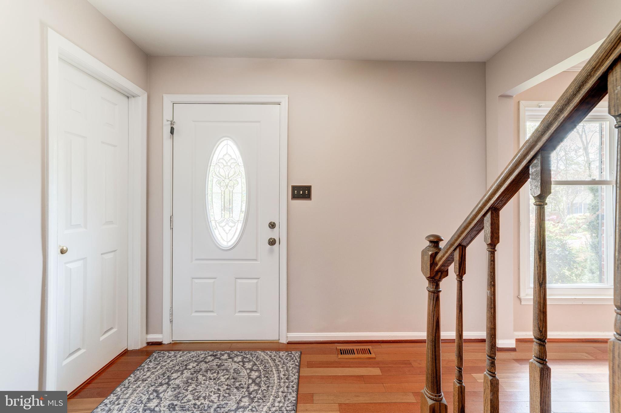 8326 Lindside Way Springfield, VA 22153 - Photo 4 of 48 FOYER