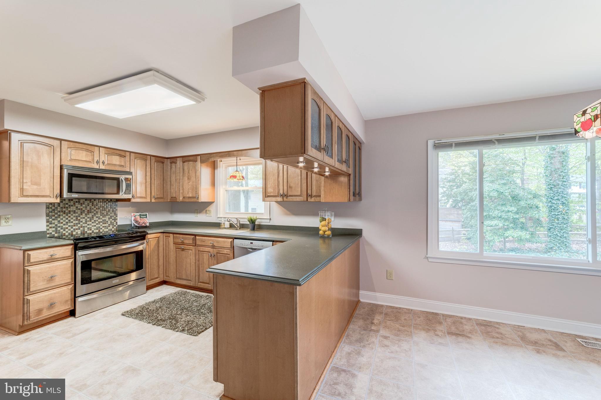 8326 Lindside Way Springfield, VA 22153 - Photo 10 of 48 KITCHEN AND BREAKFAST
