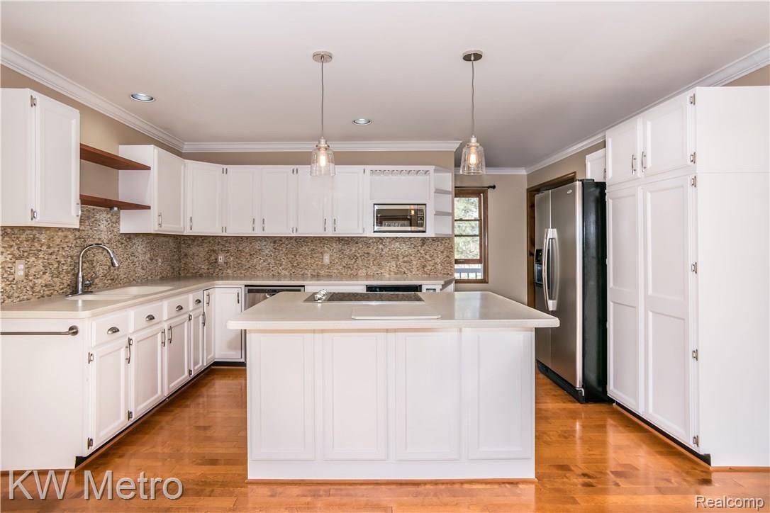 2211 West Wardlow Road Highland, MI 48357 - Photo 8 of 53 Recently remodeled kitchen