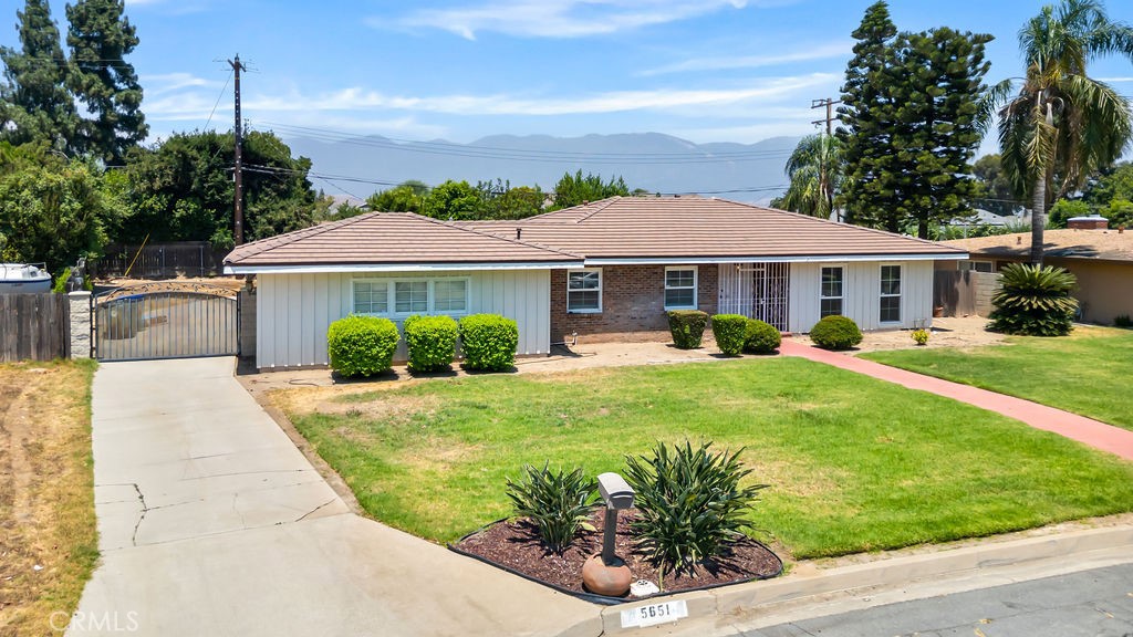 5651 Magnolia Avenue Rialto, CA 92377 - Photo 3 of 37