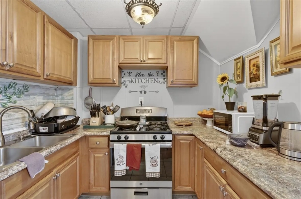 464 Birch Street Fall River, MA 02724 - Photo 16 of 19