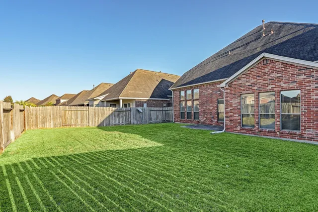 a view of a house with a big yard