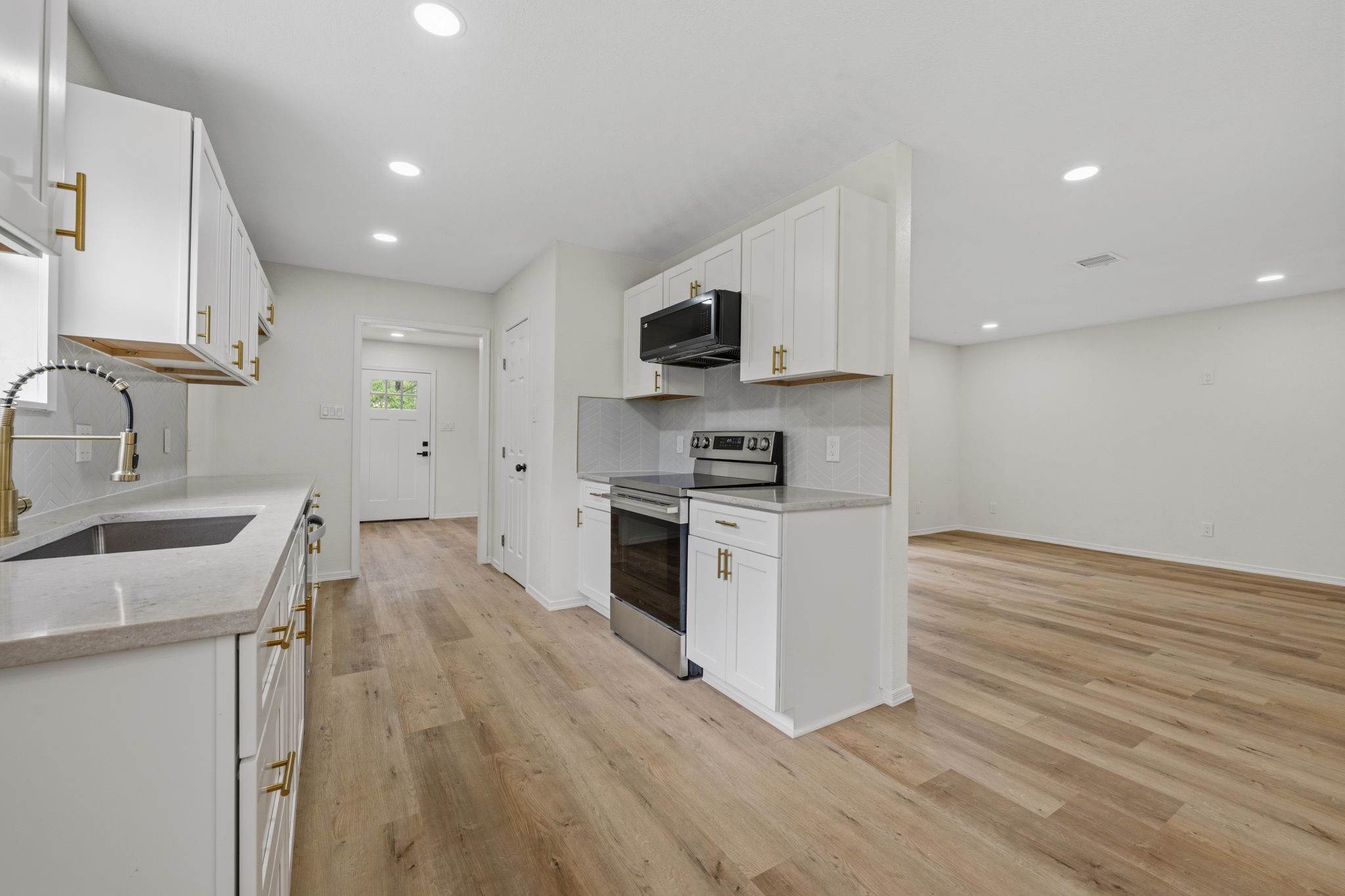 1313 Cos Street Liberty, TX 77575 - Photo 11 of 24