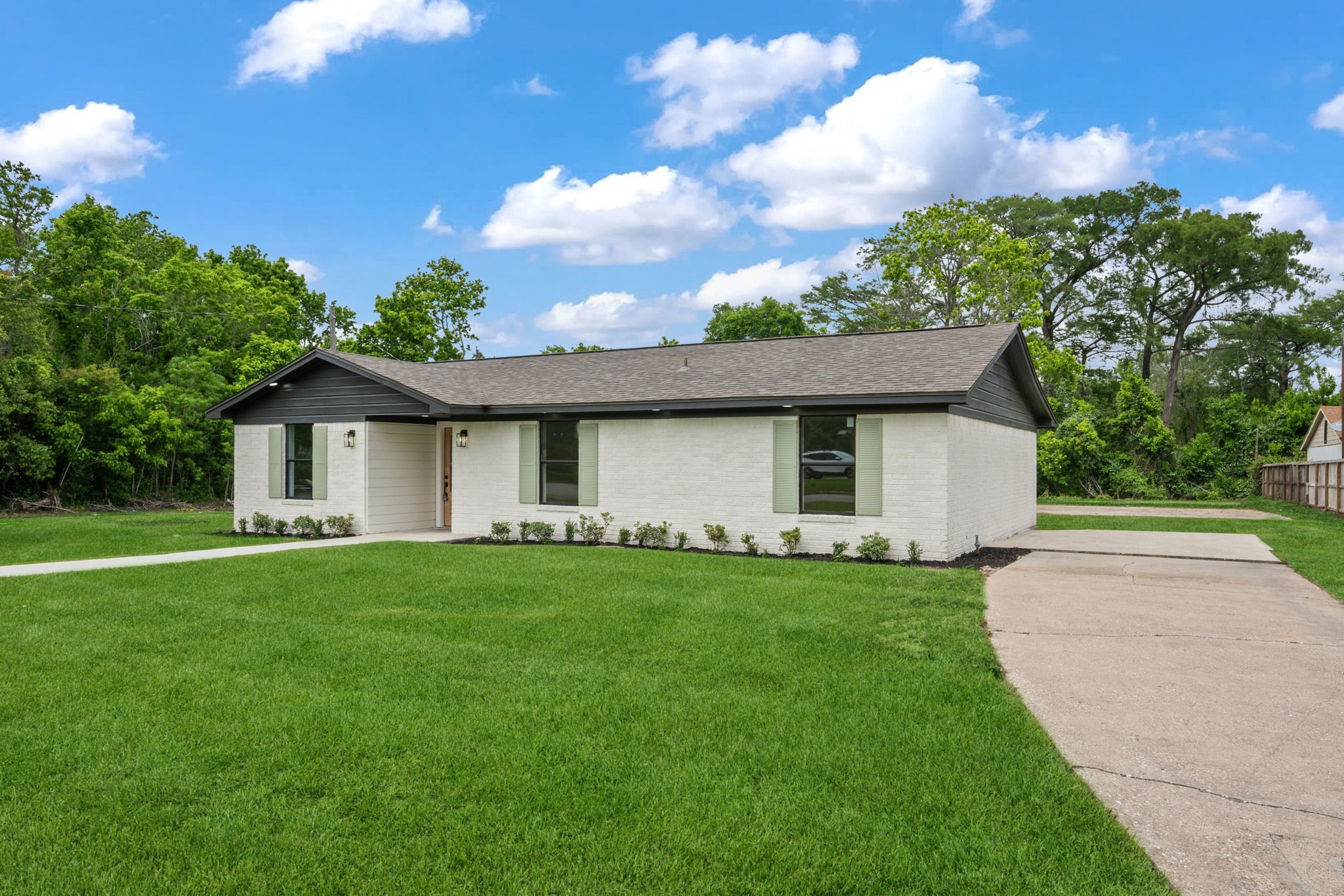 1313 Cos Street Liberty, TX 77575 - Photo 2 of 24