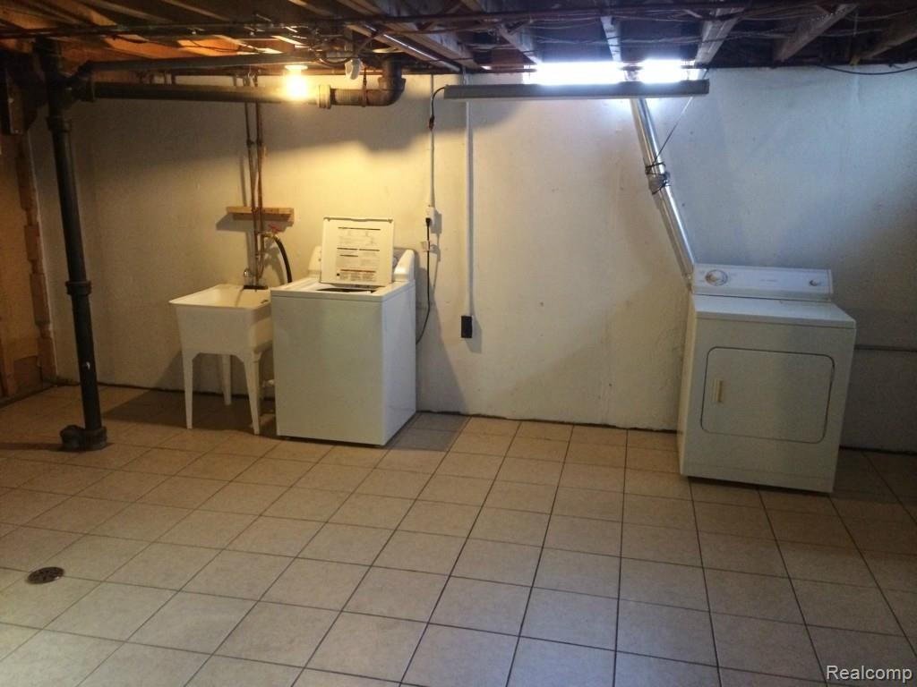 11248 Martin Road Warren, MI 48093 - Photo 18 of 20 I-Phone Pictures 1 720.jpg