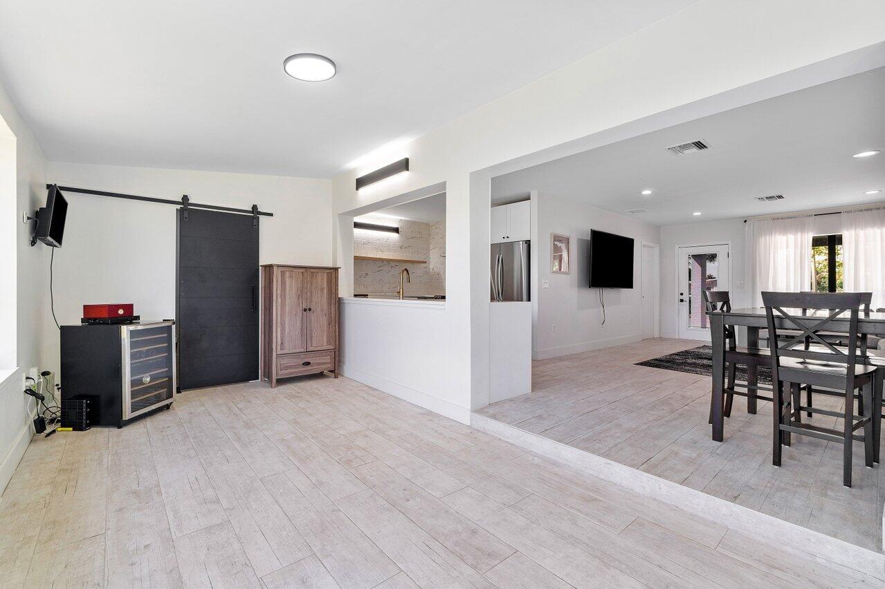 313 Bayside Road Lake Worth, FL 33461 - Photo 6 of 25 006-313BaysideRoad-PalmSprings-FL-33461-