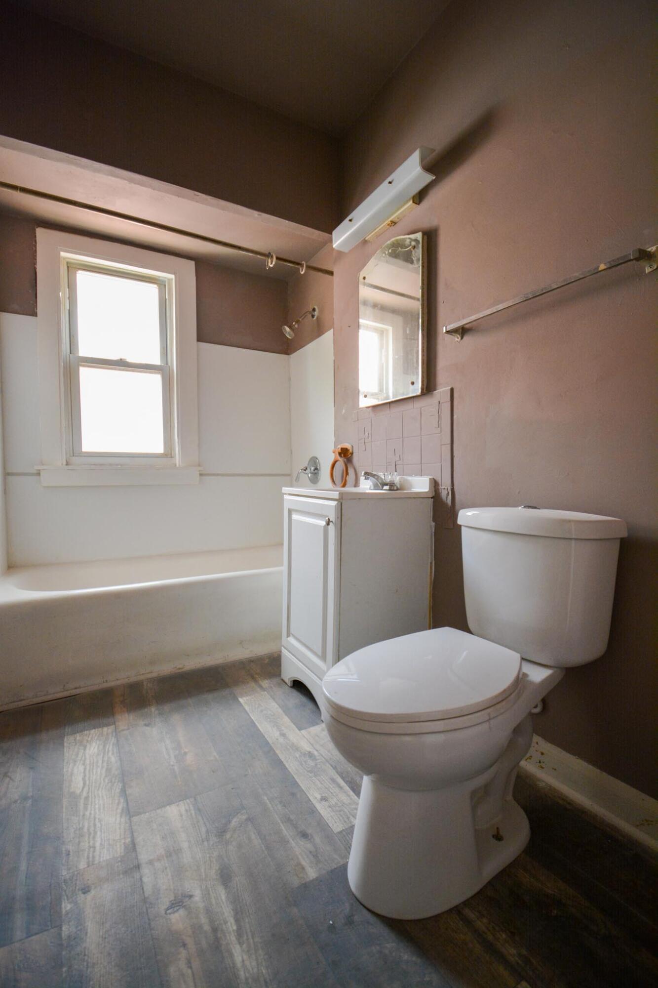 3221 North 29th Street Milwaukee, WI 53216 - Photo 13 of 23 Upper Bathroom