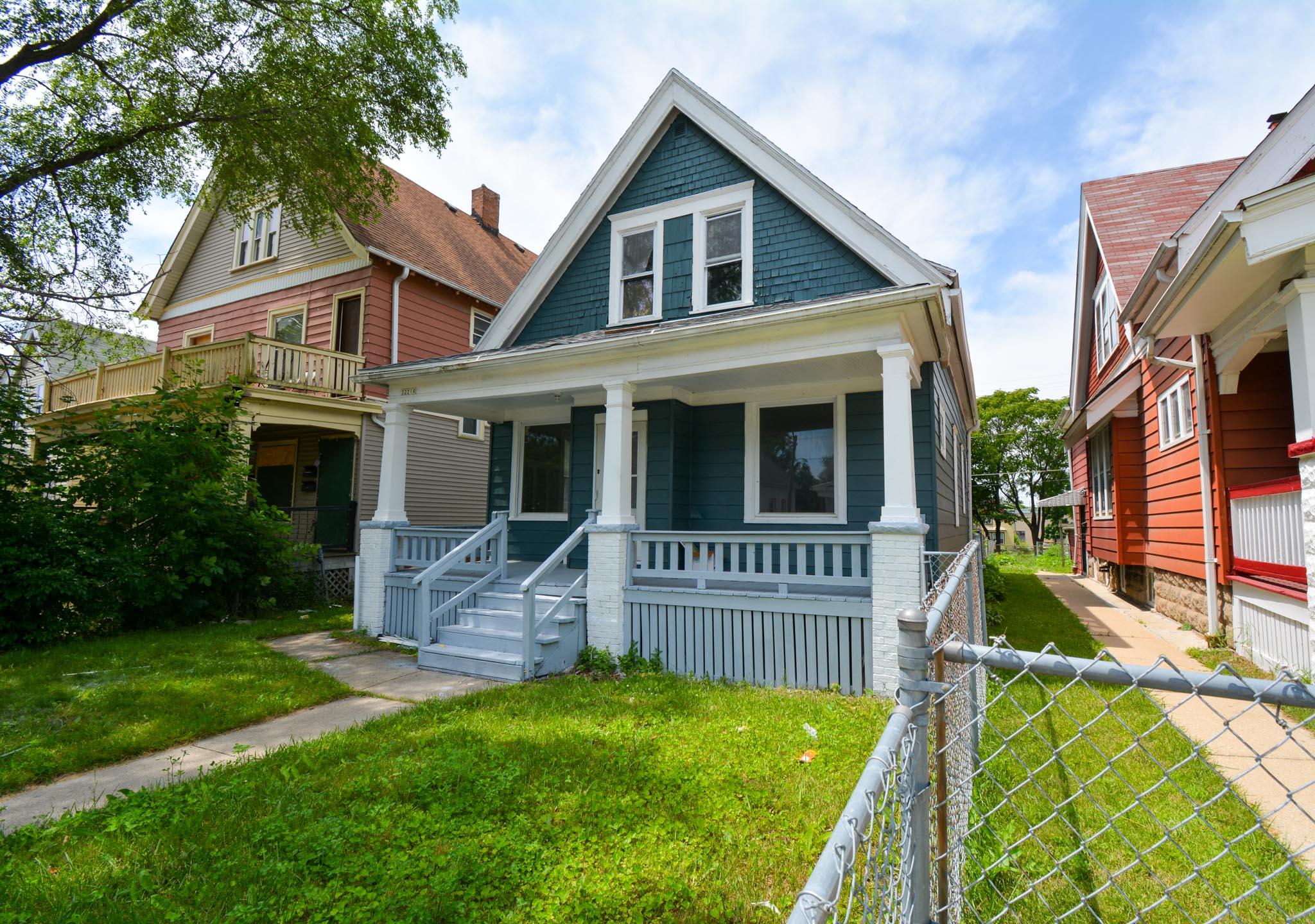 3221 North 29th Street Milwaukee, WI 53216 - Photo 3 of 23 Exterior Front/Sid - 2e