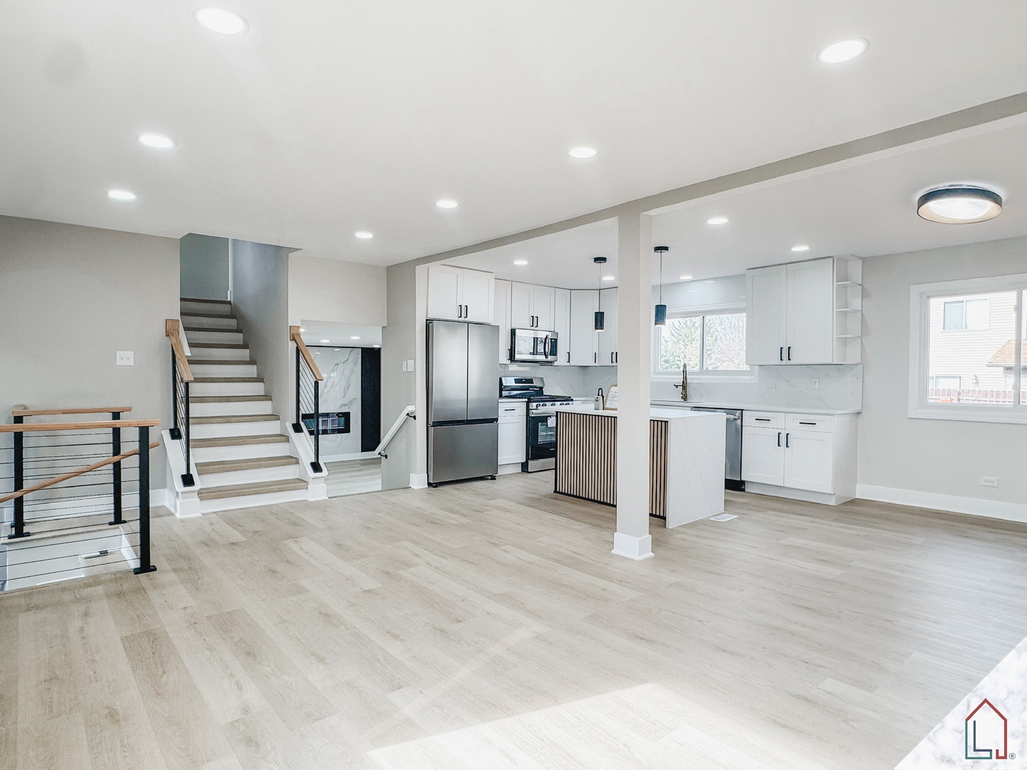 50 Willow Road Matteson, IL 60443 - Photo 3 of 23 a view of kitchen with wooden floor and electronic appliances