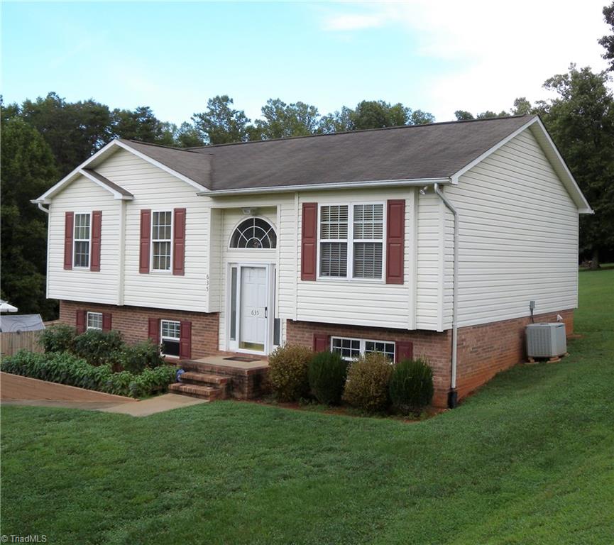635 Stephany Circle Rural Hall, NC 27045 - Photo 1 of 16 Gallery Image 1