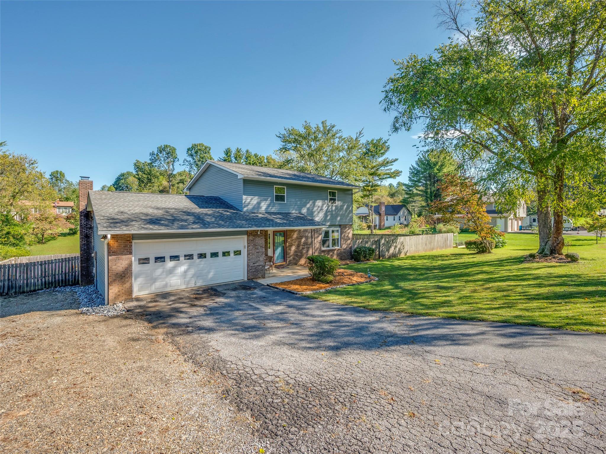 4 Daniel Drive Fletcher, NC 28732 - Photo 2 of 48