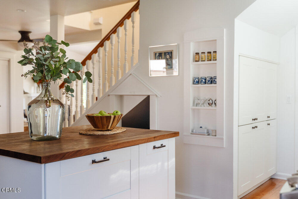 2089 Mar Vista Avenue Altadena, CA 91001 - Photo 15 of 32 a vase of flowers sitting on a table