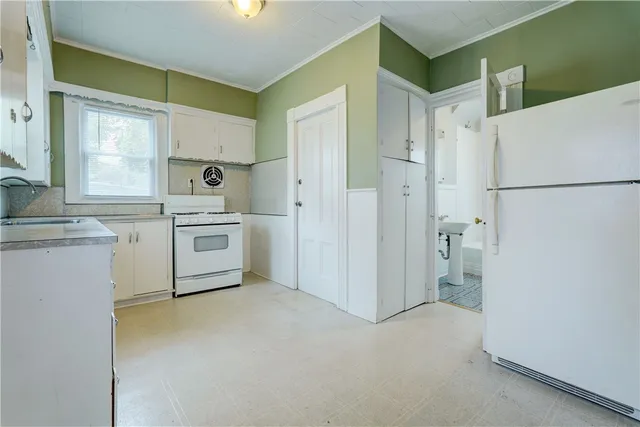 $1,350 | 745 University Avenue, Unit DOWN, Rochester, NY 14607