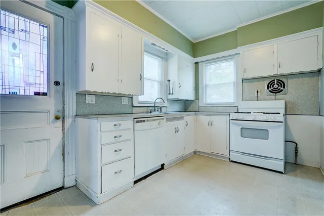 $1,350 | 745 University Avenue, Unit DOWN, Rochester, NY 14607