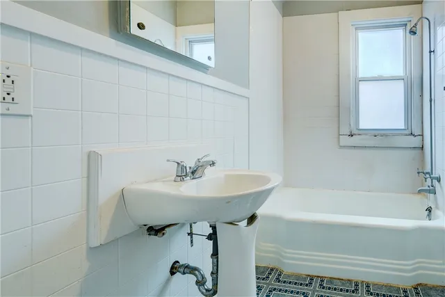 $1,350 | 745 University Avenue, Unit DOWN, Rochester, NY 14607