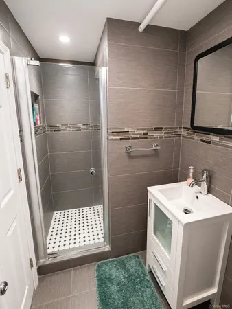 $3,900 | 49 Garden Boulevard, Hicksville, NY 11801
