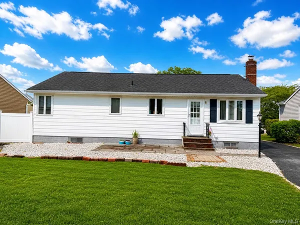 $3,900 | 49 Garden Boulevard, Hicksville, NY 11801