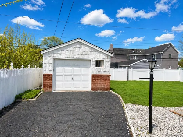 $3,900 | 49 Garden Boulevard, Hicksville, NY 11801