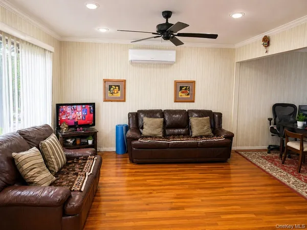 $3,900 | 49 Garden Boulevard, Hicksville, NY 11801