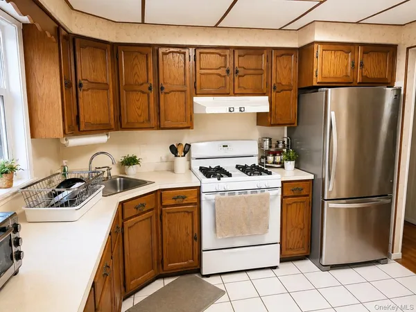 $3,900 | 49 Garden Boulevard, Hicksville, NY 11801