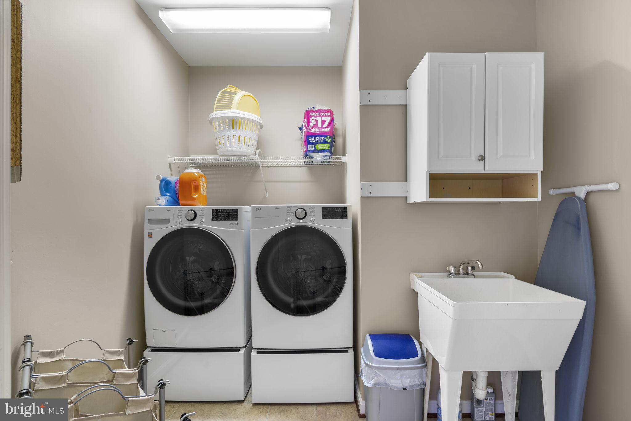 9323 Castle Hill Road Springfield, VA 22153 - Photo 57 of 95 a utility room with sink dryer and washer