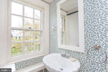 109 Tunbridge Road Baltimore, MD 21212 - Photo 23 of 39