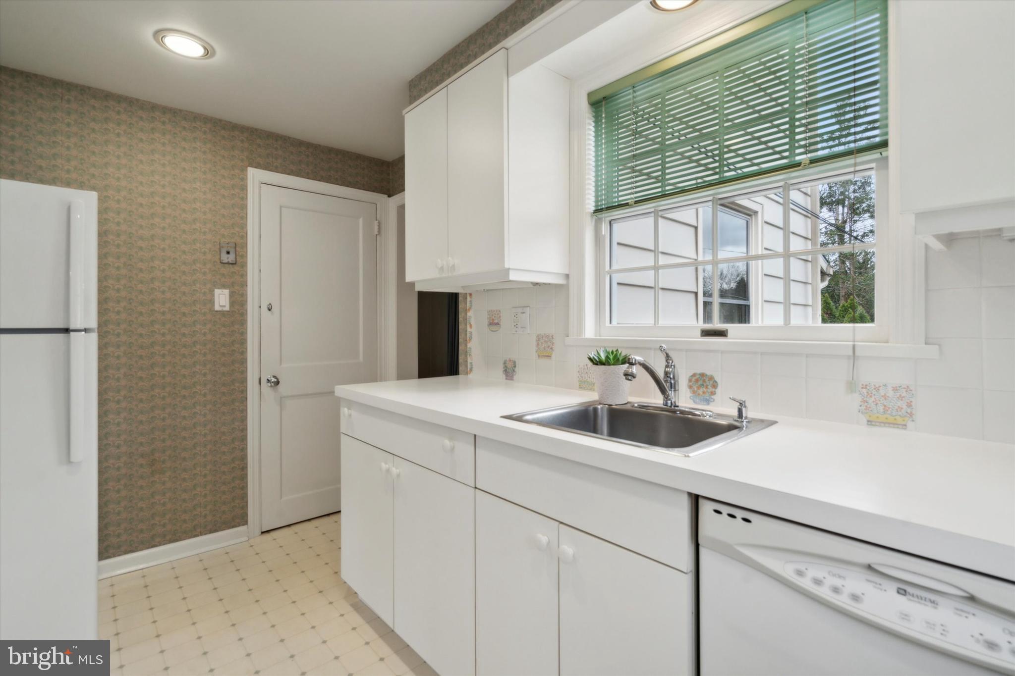 808 Dover Road Wynnewood, PA 19096 - Photo 11 of 25 Kitchen
