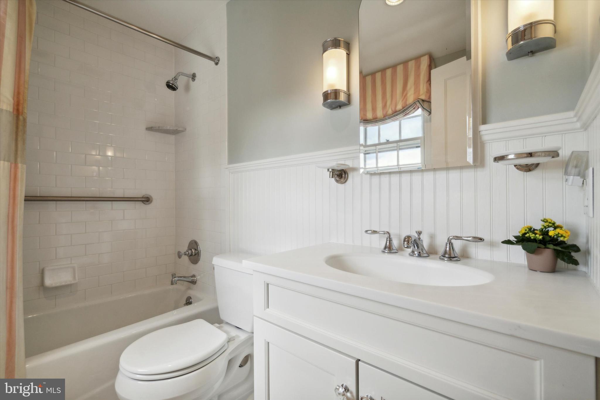808 Dover Road Wynnewood, PA 19096 - Photo 19 of 25 Full Bathroom