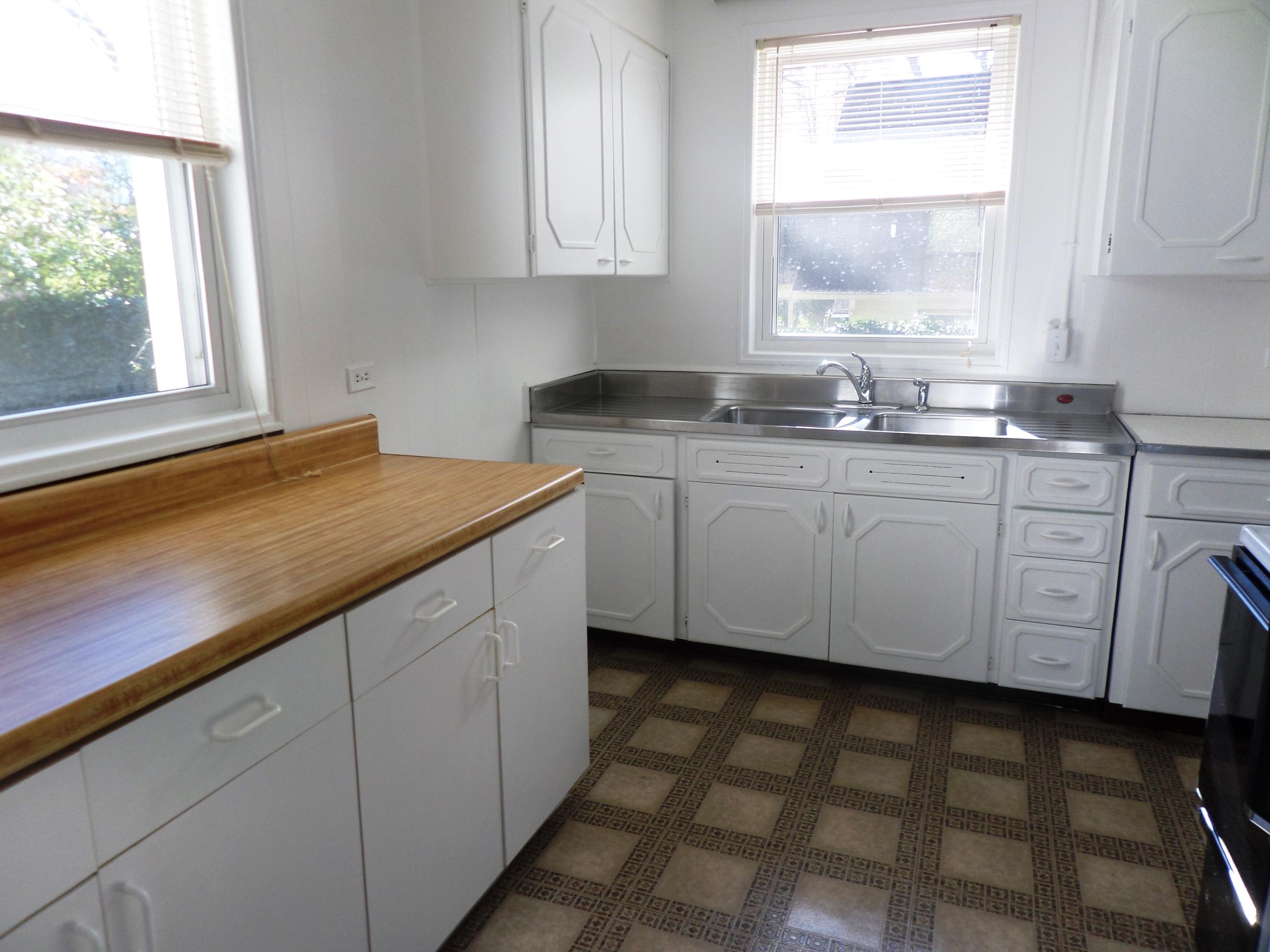 123 Parsons Road Oak Ridge, TN 37830 - Photo 2 of 23 kitchen