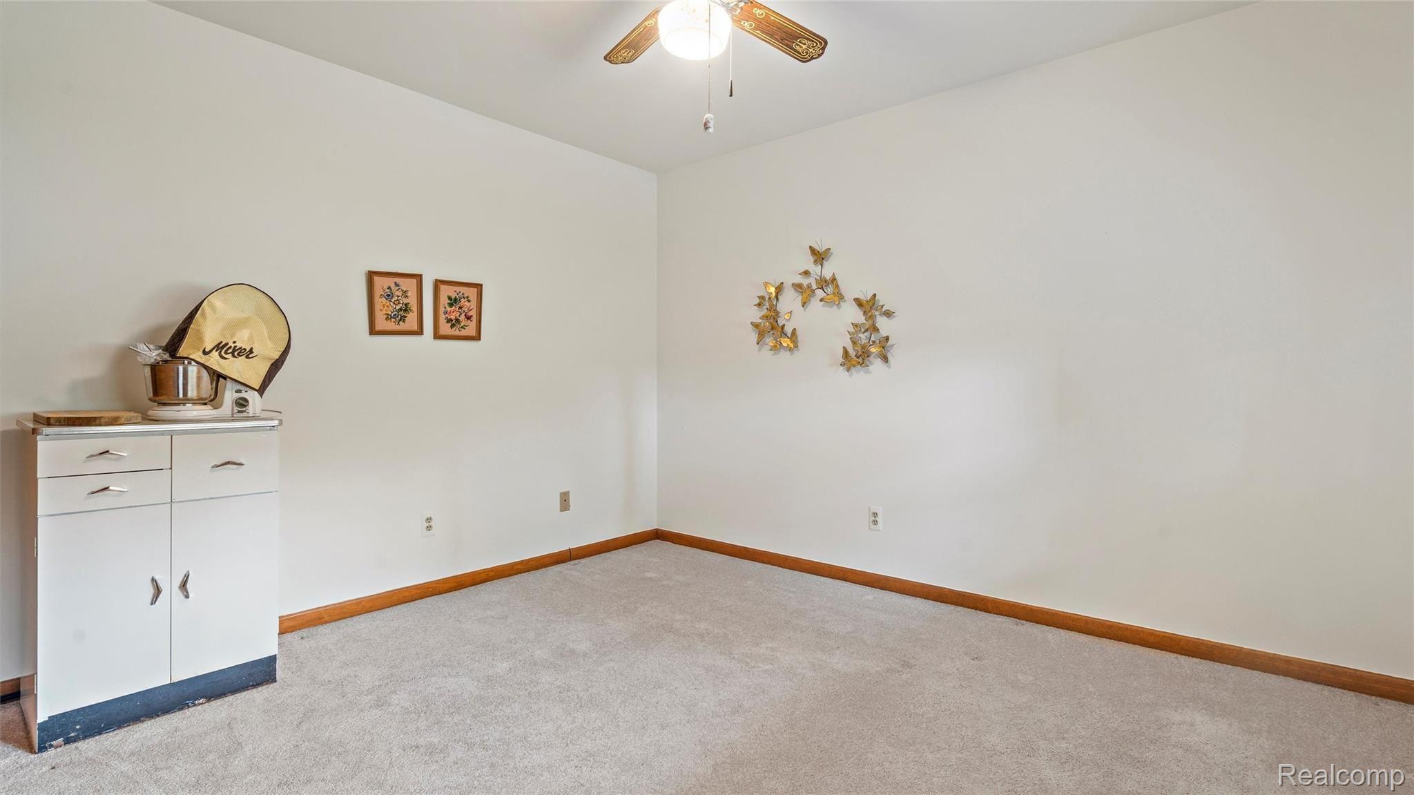 918 Wexford Way Rochester, MI 48307 - Photo 10 of 22 2nd Bedroom