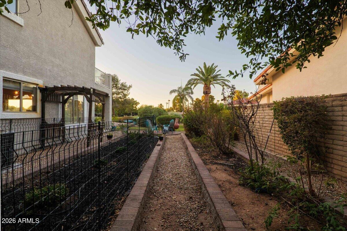 120 West Southern Hills Road Phoenix, AZ 85023 - Photo 59 of 67 Side Yard