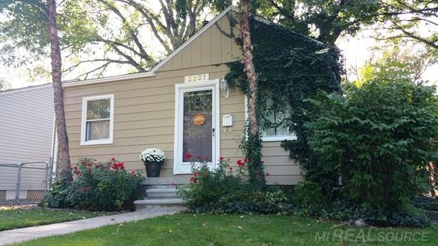 2231 Roslyn Road Grosse Pointe, MI 48236 - Photo 2 of 12 31305726-1.JPG