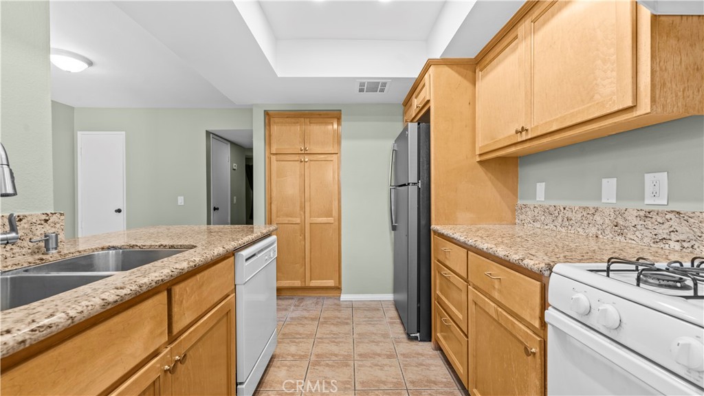 1013 West Linden Street, Unit 7 Riverside, CA 92507 - Photo 10 of 35