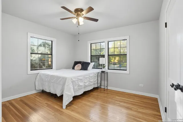 $225,000 | 402 Mockingbird Lane, Devine, TX 78016