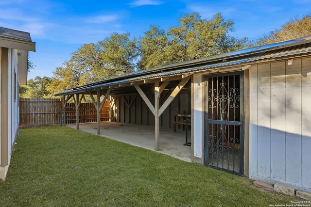 $225,000 | 402 Mockingbird Lane, Devine, TX 78016