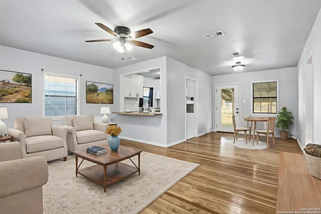 $225,000 | 402 Mockingbird Lane, Devine, TX 78016