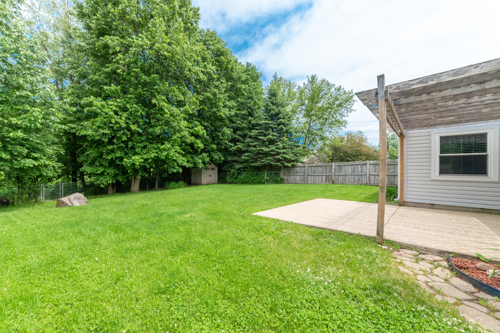 350 Chaparral Circle Elgin, IL 60120 - Photo 22 of 28 a view of a backyard