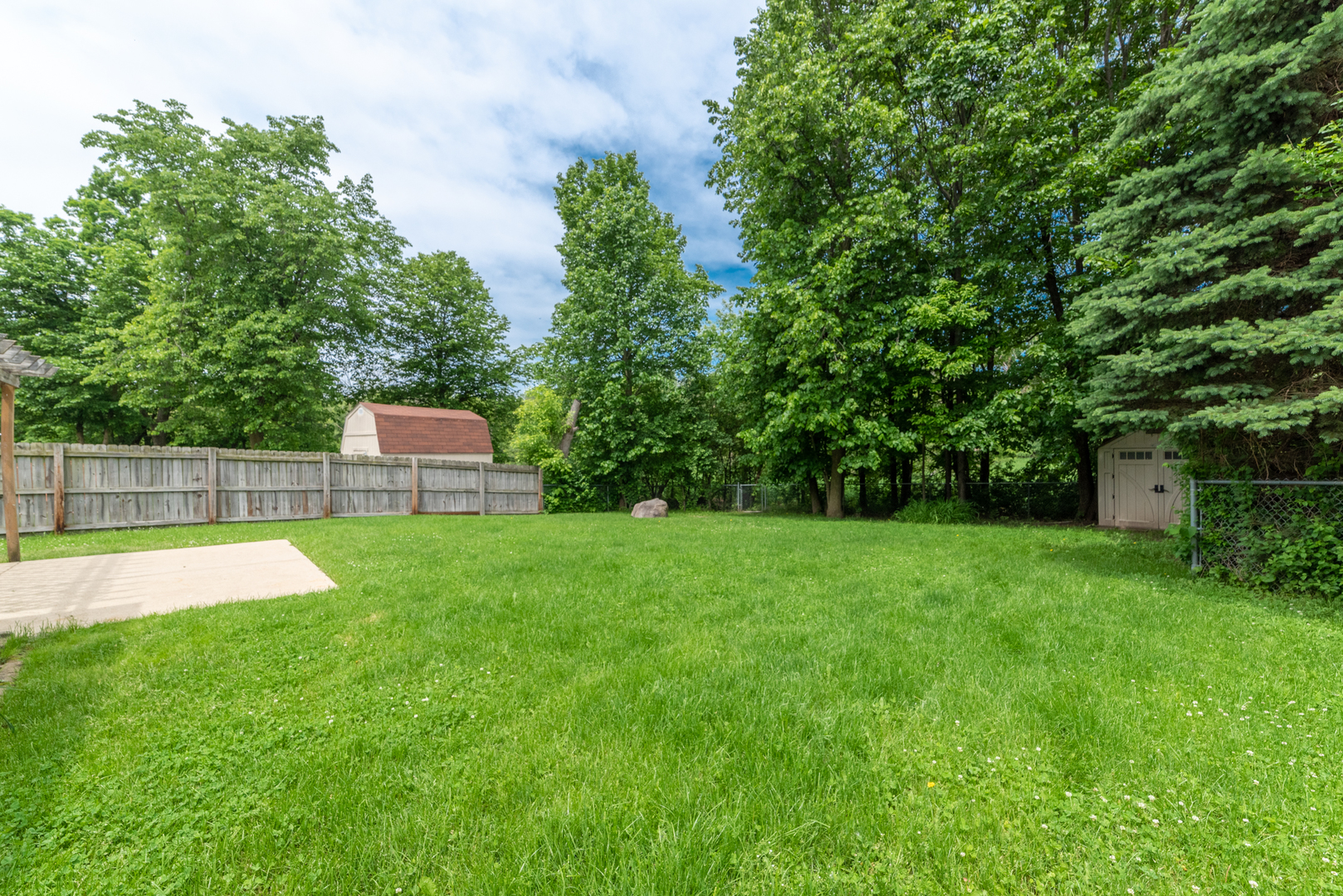 350 Chaparral Circle Elgin, IL 60120 - Photo 25 of 28 a backyard of a house with lots of green space