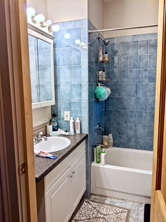 616 Columbus Avenue, Unit 7 Boston, MA 02118 - Photo 15 of 25 a bathroom with a sink and a bathtub