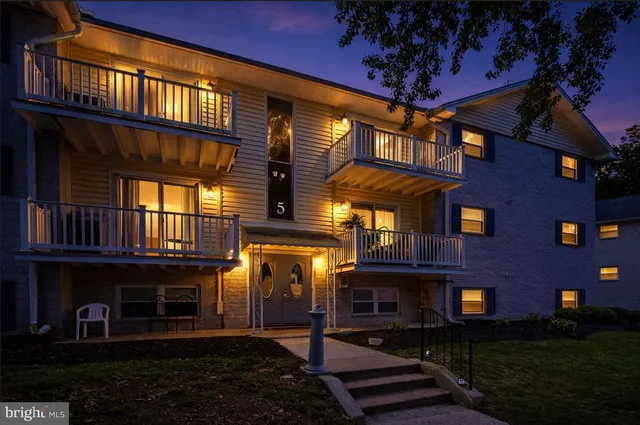 $1,700 | 5 Warren Lodge Court, Unit B, Cockeysville, MD 21030