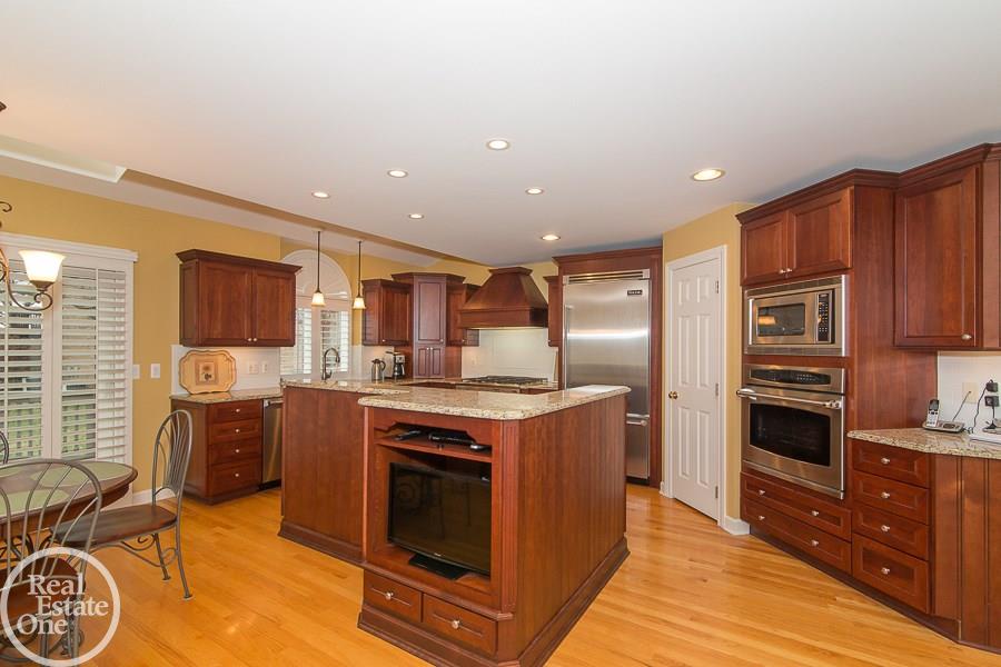 6376 Peach Tree Court Rochester Hills, MI 48306 - Photo 4 of 27