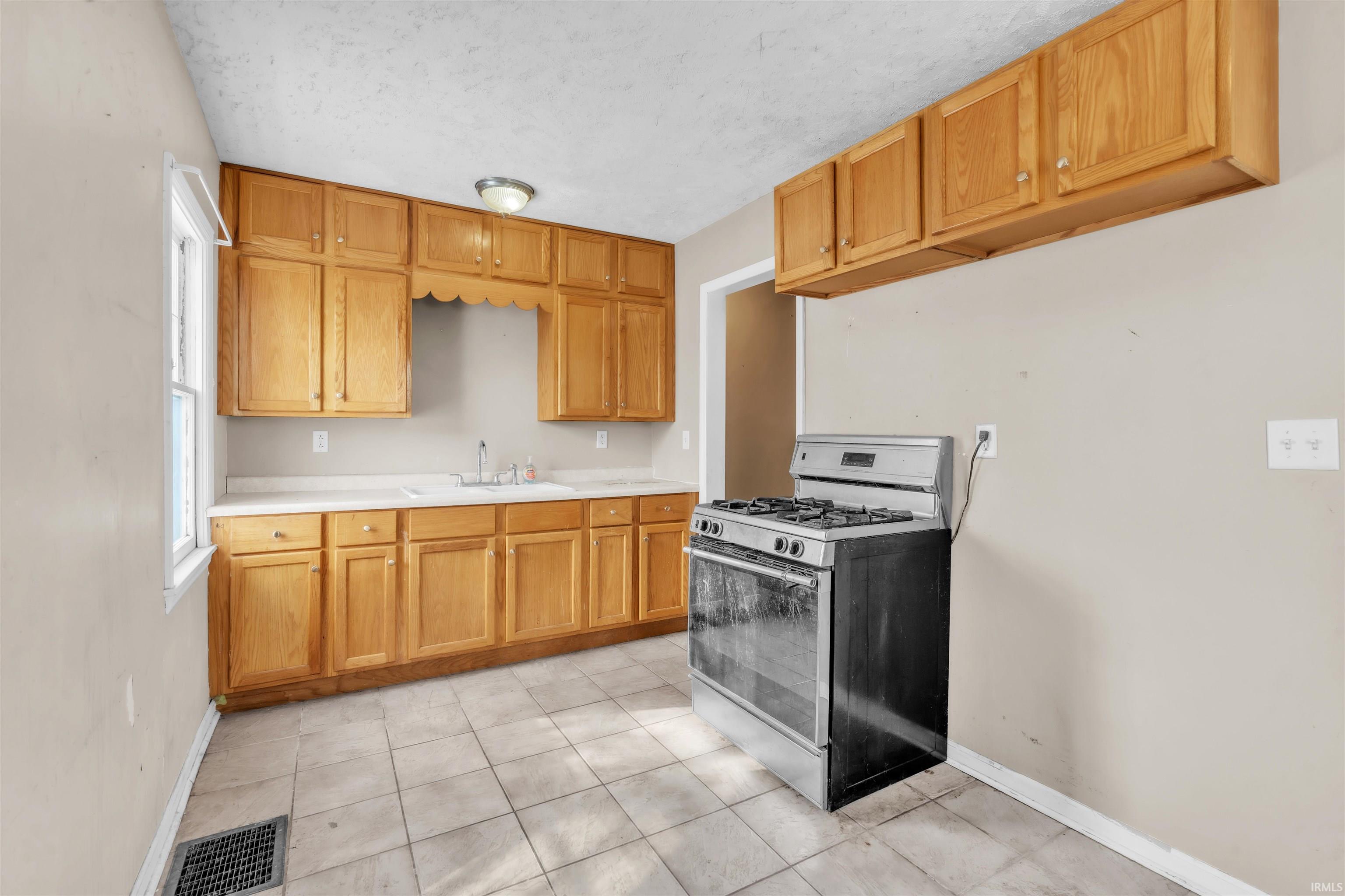 339 Stevenson Street Decatur, IN 46733 - Photo 5 of 32