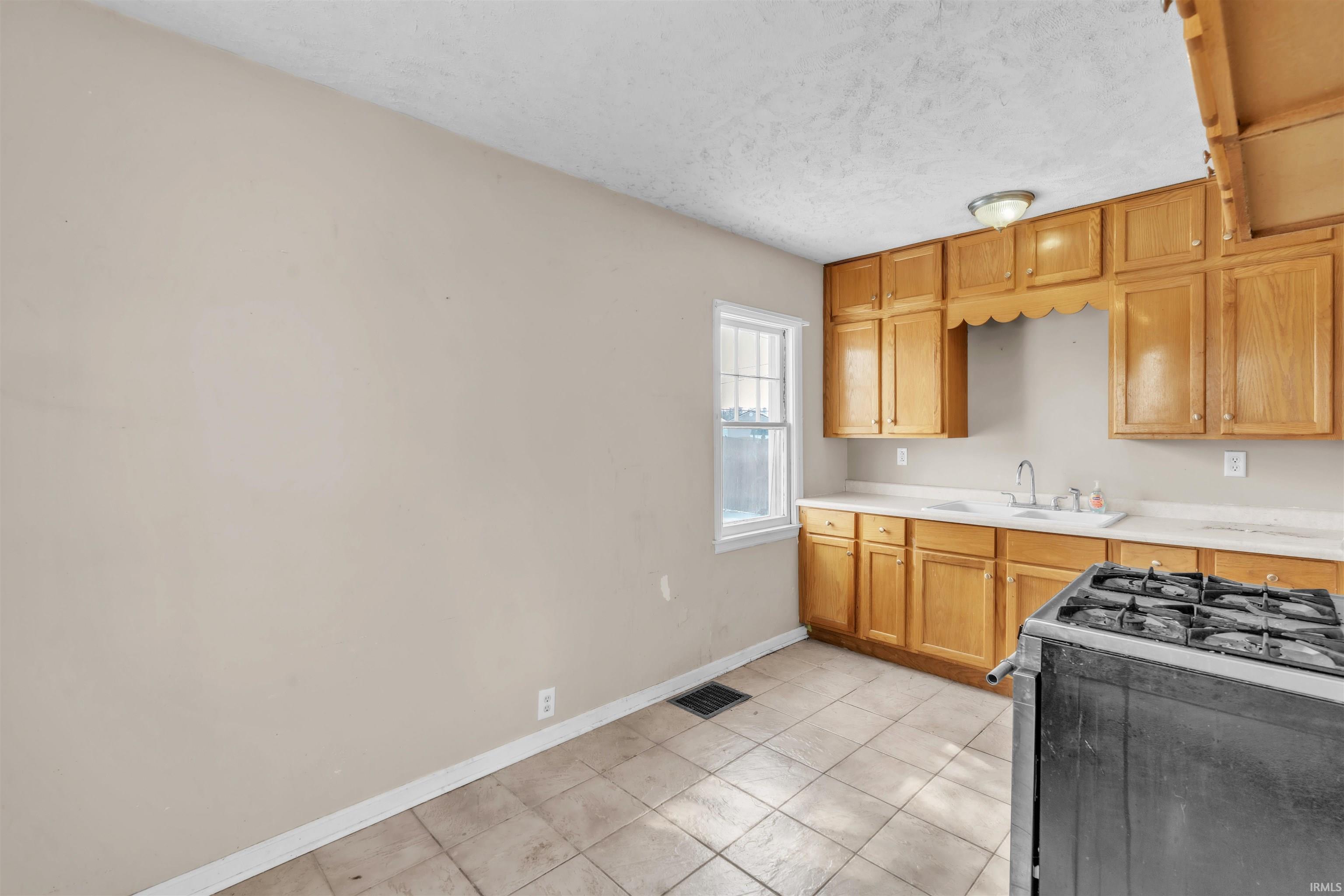 339 Stevenson Street Decatur, IN 46733 - Photo 6 of 32