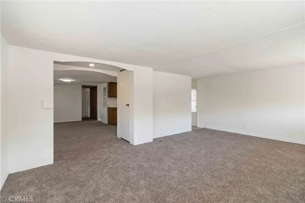 a view of a big room with closet and windows