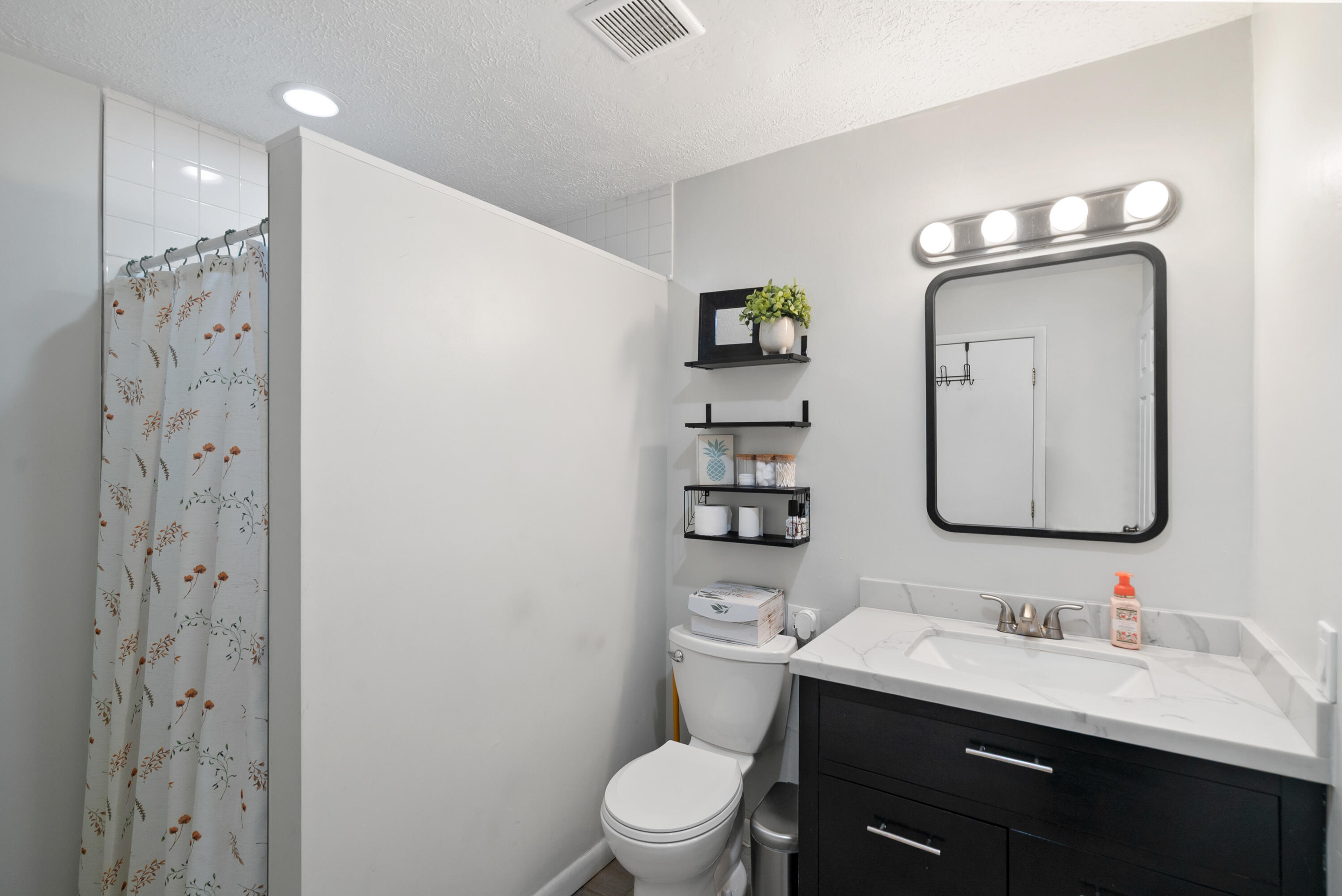 227 Atlantic Boulevard Key Largo, FL 33037 - Photo 15 of 35 guest bathroom