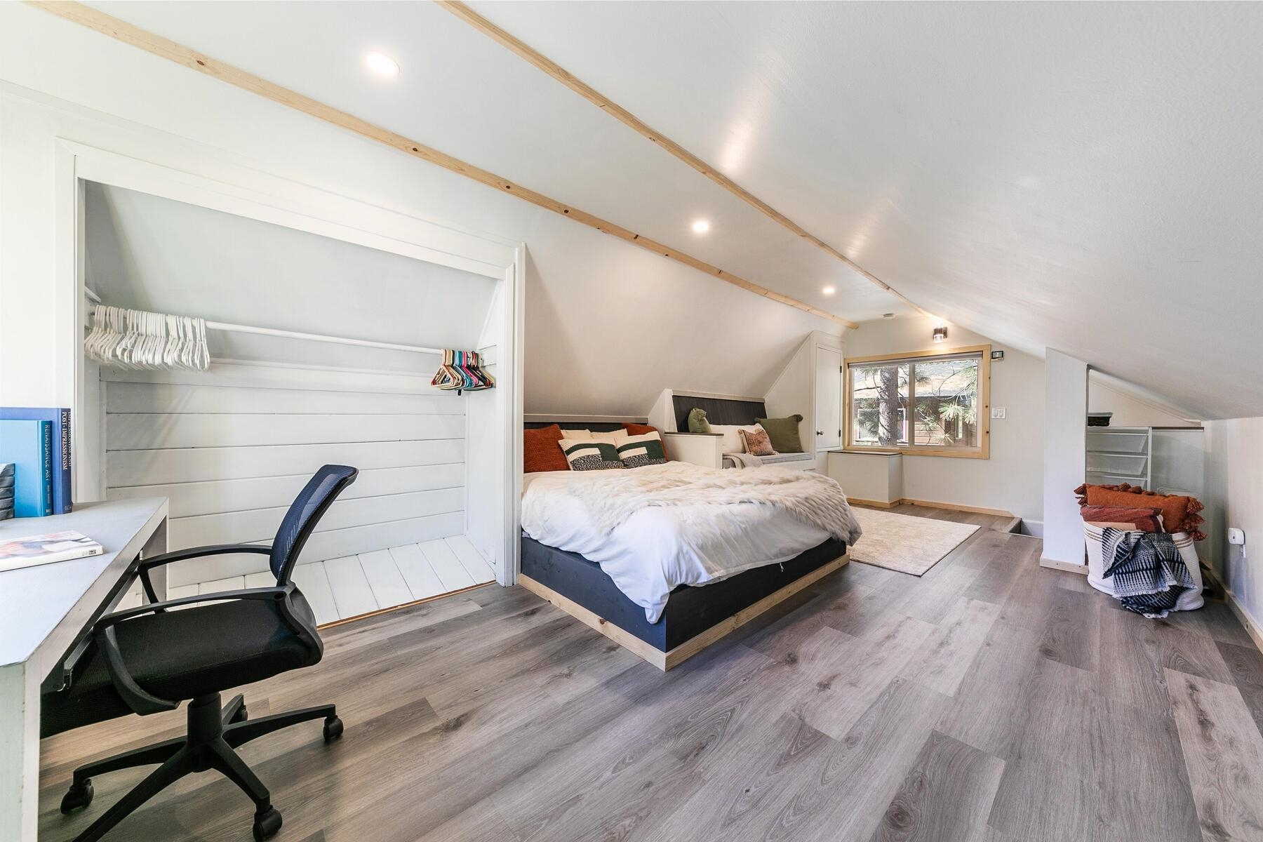 13620 Donner Pass Road Truckee, CA 96161 - Photo 18 of 26 Gallery Image 18