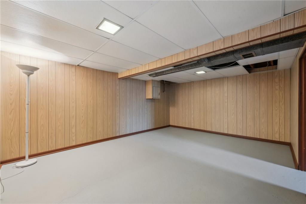 2480 Lynnrose Drive Irwin, PA 15642 - Photo 18 of 39 a view of a room with walk in closet