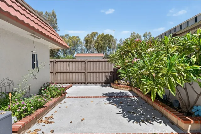 $725,000 | 1424 North Stoneyhaven Lane, Anaheim, CA 92801