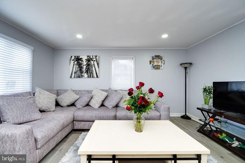 118 Beverly Avenue Reading, PA 19607 - Photo 4 of 12 Living room