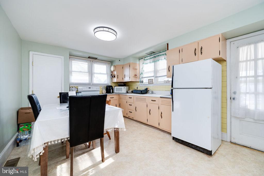 118 Beverly Avenue Reading, PA 19607 - Photo 5 of 12 Kitchen